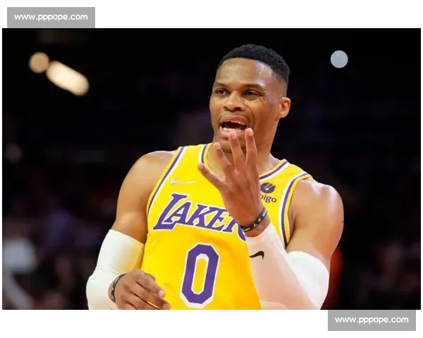 威少拒签湖人球衣？真相藏在签名腕带里